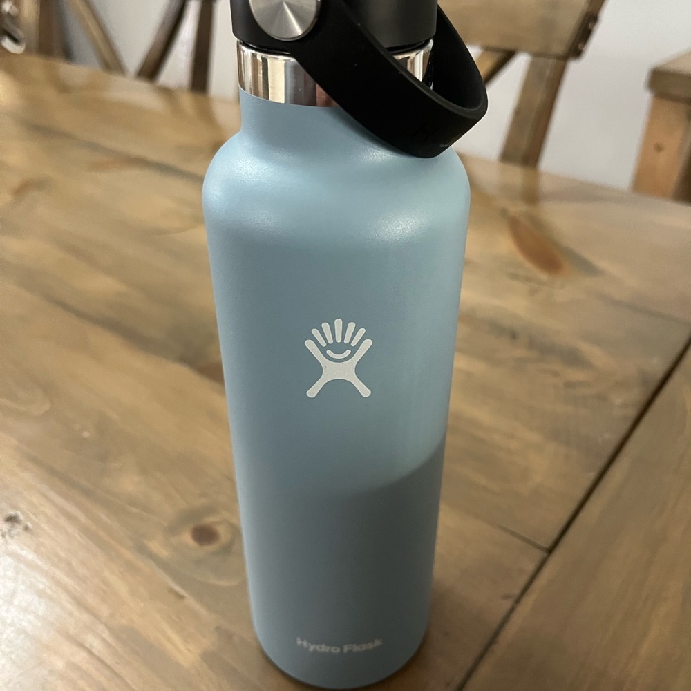 Hydro Flask Insulated Bottle in Light Blue